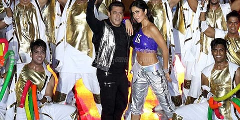 4வது ஐஎஸ்எல் கால்பந்து போட்டி: சல்மான் கான், கேத்ரினா டான்ஸ்