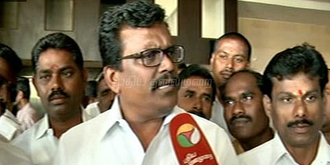 நடவடிக்கைக்கு பயந்து வாய்மூடி இருக்கிறார் முதலமைச்சர்: தங்க தமிழ்ச்செல்வன் சாடல்