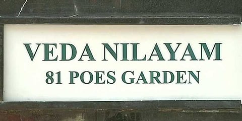 எதைக் குடித்தாலும் உயிர் போய் விடும் போலிருக்கிறதே?