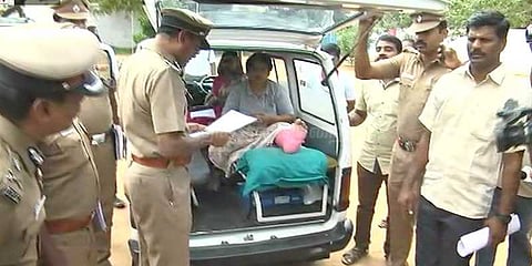 குறைதீர்ப்பு கூட்டத்திற்கு ஆம்புலன்சில் வந்த பெண் காவலர்