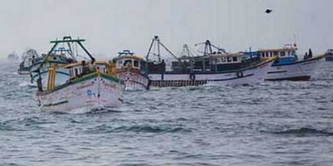தொடர்ந்து அத்துமீறும் இலங்கை கடற்படை: தமிழக மீனவர்கள் 4 பேர் கைது