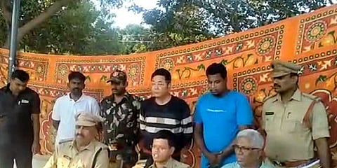 ரூ.1கோடி மதிப்புடைய செம்மரக்கட்டைகள் பறிமுதல்: சீனா வியாபாரி உட்பட 5 பேர் கைது