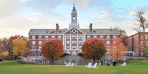 தமிழ் இருக்கைக்காக ஓய்வு பெற்ற ஆசிரியர் ரூ.5 லட்சம் நிதி உதவி