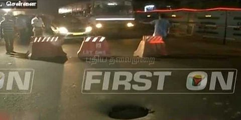 அண்ணா சாலையில் திடீர் பள்ளம்: போக்குவரத்து மாற்றம்