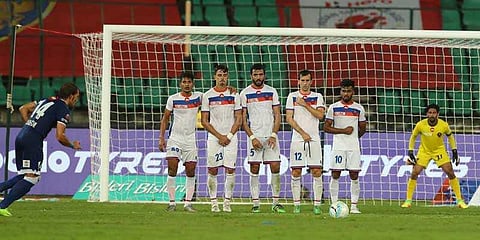 முதல் போட்டியில் சென்னையின் எஃப்சி அணி போராடி தோல்வி