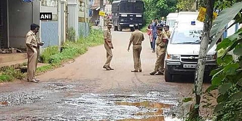 கேரளாவில் மார்க்சிஸ்ட் பேரணியில் பெட்ரோல் குண்டு வீச்சு