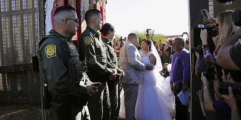 எல்லை கடந்த காதல்: இரும்பு வேலிகளுக்கிடையே நடந்த திருமணம்