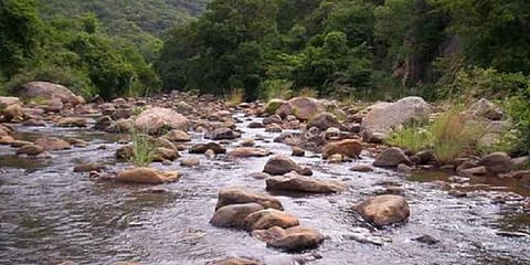 சின்னாபின்னமான சின்னாறு நீர்த்தேக்கம்: பெரம்பலூர் விவசாயிகள் வேதனை