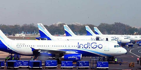 பெண் பயணியிடம் தவறாக நடப்பதா? இண்டிகோ ஊழியர்கள் சஸ்பெண்ட்!