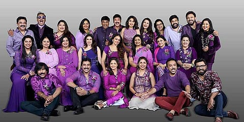 ’ஊதா கலர் ரிப்பன்..’ உடையில் குவிந்த திரைநட்சத்திரங்கள்