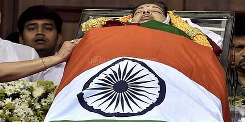 ஜெயலலிதா மரண விசாரணை: அரசு மருத்துவர்கள் 2 பேருக்கு சம்மன்