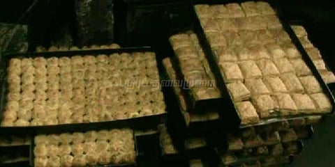 முட்டையோடு கேக் விலையும் கூடியது