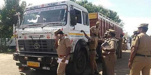 சோழவரம் அருகே பலகோடி மதிப்புள்ள 20 டன் குட்கா சிக்கியது