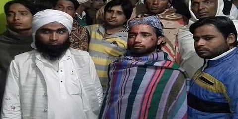 ஓடும் ரயிலில் இருந்து தூக்கி எறியப்பட்ட 3 இஸ்லாமிய அறிஞர்கள்: உ.பி. அதிர்ச்சி