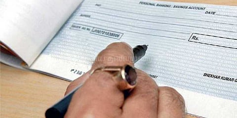 செக் புக் வாபஸ் இல்லை: குழப்பத்தை தெளிவு படுத்திய மத்திய அரசு