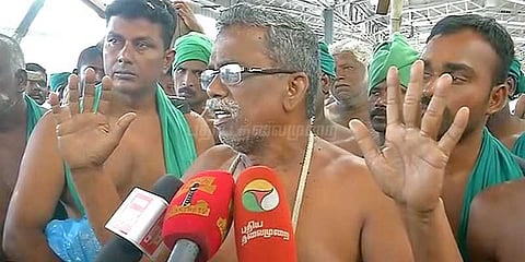 டெல்லியிலிருந்து திரும்பிய விவசாயிகள் ரயில் நிலையத்தில் தர்ணா