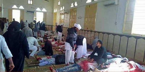 எகிப்து மசூதியில் வெடிகுண்டு, துப்பாக்கிச் சூடு தாக்குதல்: 235 பேர் பலி