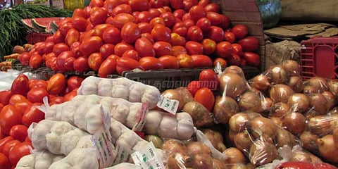 தக்காளி, வெங்காயம் விலை திடீர் உயர்வு: மக்கள் அவதி