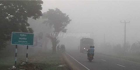 தருமபுரியில் கடுமையான பனிப் பொழிவு : வாகன ஓட்டிகள் அவதி