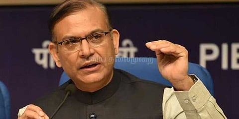 ஏர்போர்ட்டில் விஐபி நடைமுறையா?: அமைச்சர் விளக்கம்