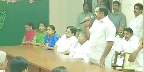 ஆர்.கே.நகர் தேர்தல்: மாற்றியமைக்கப்பட்ட அதிமுகவின் ஆட்சிமன்றக் குழு