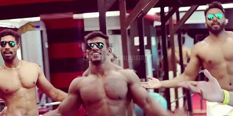 பாடி பில்டர்ஸ் ஆடும் ஜிமிக்கி கம்மல் வைரல் வீடியோ