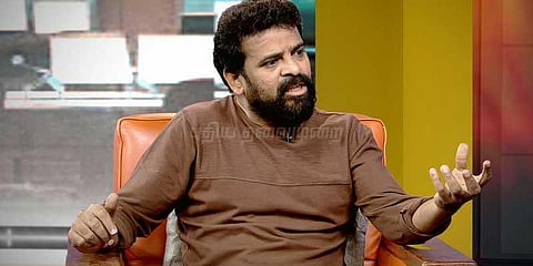 கந்துவட்டிக்கு ஆதரவாக சீமான் பேசுவது வேதனை அளிக்கிறது: அமீர்