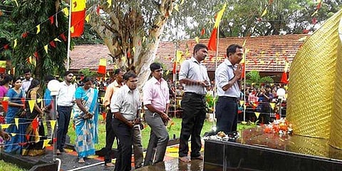 கொட்டும் மழையிலும் ஆயிரக்கணக்கானோர் மாவீரர் நாள் அஞ்சலி