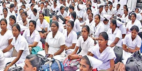 செவிலியர்கள் 2 நாட்களாக விடிய விடிய போராட்டம்: இன்று முதல் உண்ணாவிரதம்