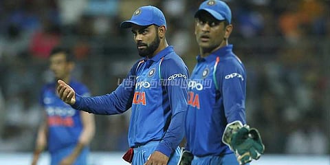 சம்பள உயர்வு குறித்து விராத் கோலி, தோனி பேச்சு