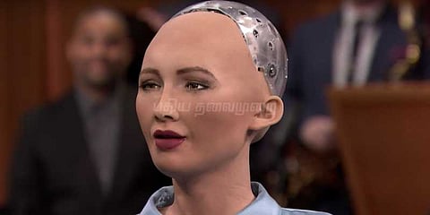 குடியுரிமை பெற்ற முதல் ரோபோ