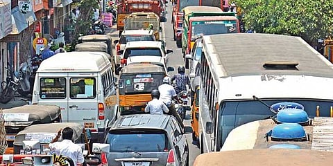 ஆர்.கே.நகர் தொகுதி வாகனங்களுக்கு நாளை அடையாள அட்டை வழங்குகிறது தேர்தல் ஆணையம்