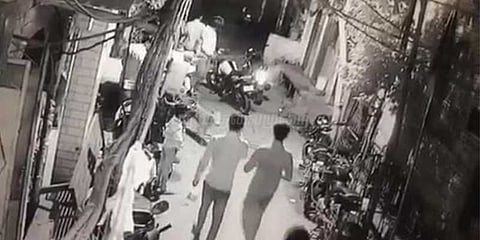 ரவுடிகளின் மோதலில் ஒருவர் சுட்டுக்கொலை: பதறவைக்கும் சிசிடிவி காட்சி