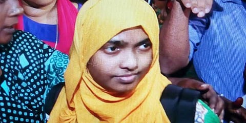 யார் இந்த ஹாதியா...? அகிலா ஹாதியாவாக மாற என்ன காரணம்..?