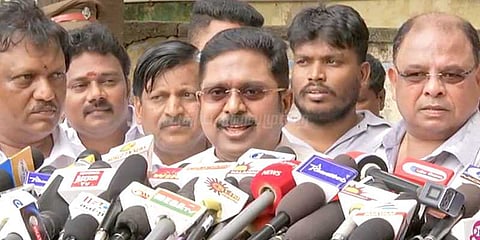 இரட்டை இலை அடிமைகளிடம் இருக்கக் கூடாது: டிடிவி தினகரன்