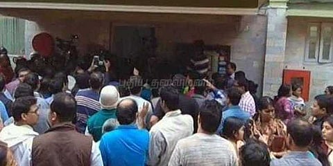 சிறுமியை பாலியல் வன்கொடுமை செய்த ஆசிரியர்கள் கைது