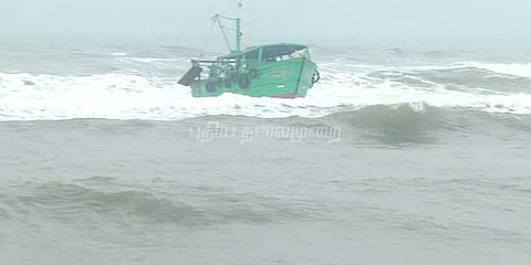 கடலில் தத்தளித்த மேலும் 34 மீனவர்கள் மீட்பு