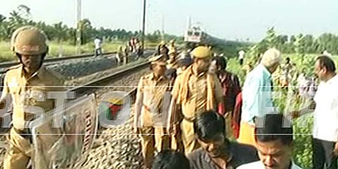 ரயில் மறியலில் ஈடுபட்ட 100க்கும் மேற்பட்டோர் கைது