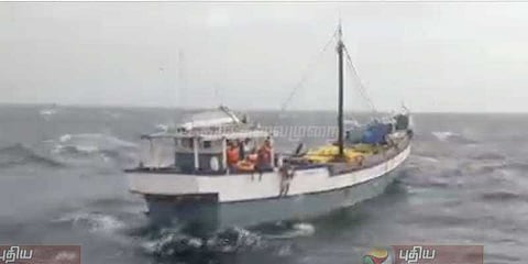 கேரள கடல்பகுதியில் தமிழக மீனவர்கள் 28 பேர் மீட்பு: 13 பேர் மருத்துவமனையில் அனுமதி