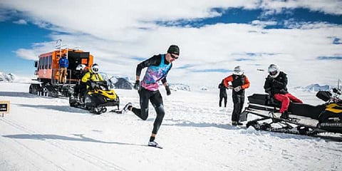 அண்டார்டிகா ஐஸ் மாரத்தான்: அயர்லாந்து வீரர் பால் ராபின்சன் சாதனை