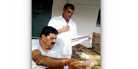 அதிமுக தொண்டர்களுக்கு மது, பிரியாணி வழங்கிய எம்எல்ஏ கனகராஜ்: வீடியோ வெளியானது