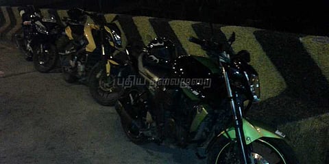 சென்னையில் பதற வைக்கும் பைக் ரேஸ்: 17 பைக்குகளுடன் சிக்கிய 20 வாலிபர்கள்
