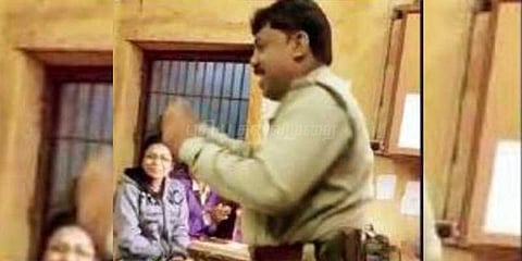 ஸ்டேஷனுக்குள் டான்ஸ்: போலீஸ்காரர்கள் மீது நடவடிக்கை