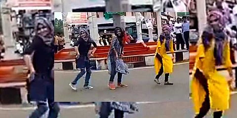 சர்ச்சையாகும் முஸ்லிம் மாணவிகளின் ’ஜிமிக்கி கம்மல்’ டான்ஸ்!