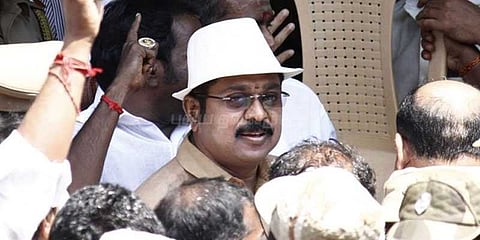 தொப்பி சின்னம் குறித்து தேர்தல் ஆணையமே முடிவு செய்யும்: டெல்லி உயர்நீதிமன்றம்