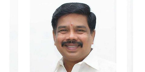 ஆர்.கே.நகரில் கரு.நாகராஜன் வேட்புமனு தாக்கல்: சுயேட்சைகள் சலசலப்பு