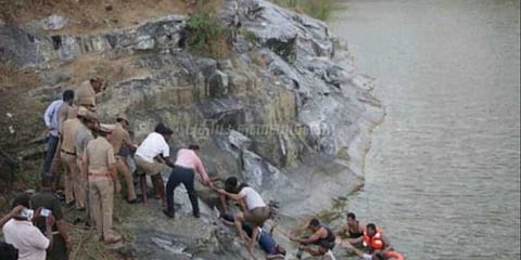 பவானி ஆற்றில் மூழ்கி 2 கல்லூரி மாணவர்கள் உயிரிழப்பு