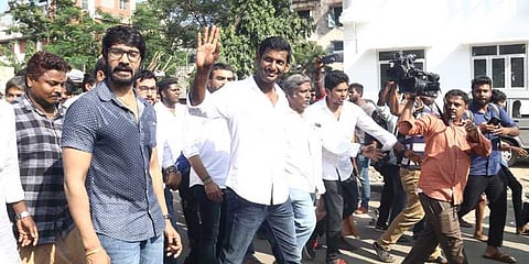 பணம் கொடுத்து வெற்றி: விஷால் மீது போலீசில் புகார்