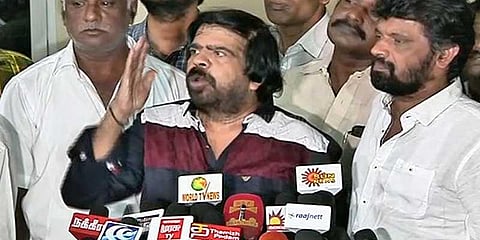 விஷாலுக்கு எதிராக டி.ராஜேந்தர் கொதிப்பு