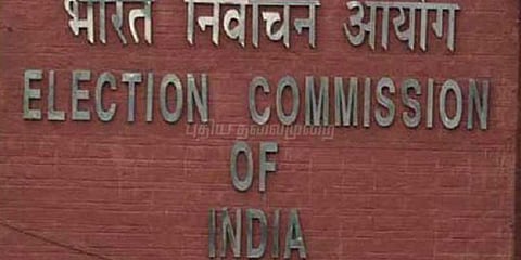 ஆர்.கே.நகரில் 72 பேரின் வேட்பு மனுக்கள் ஏற்பு